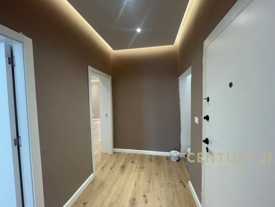 Tirane, jepet me qera apartament 1+1 Kati 4, 70 m² 850 € (Prane Gardes)