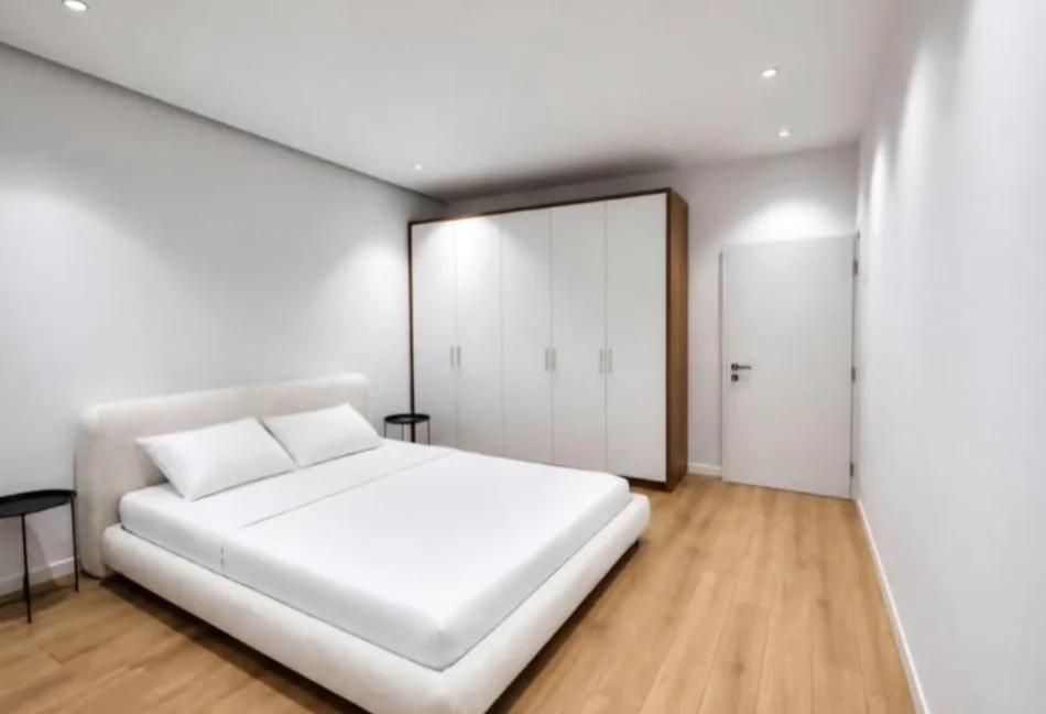 Tirane, jepet me qera apartament 2+1+Ballkon , 100 m² 1.300 € (Square 21)