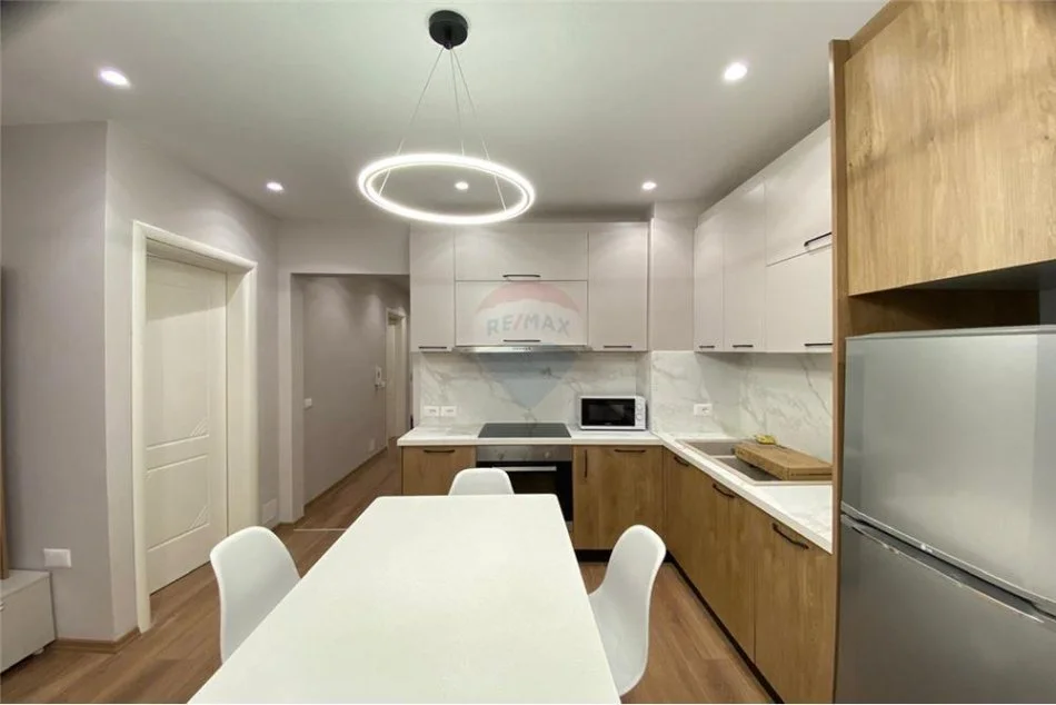 Tirane, jepet me qera apartament 2+1 Kati 10, 87 m² 850 € (Rruga e Kavajes - Rruga e Kavajës - Globe, Albania)