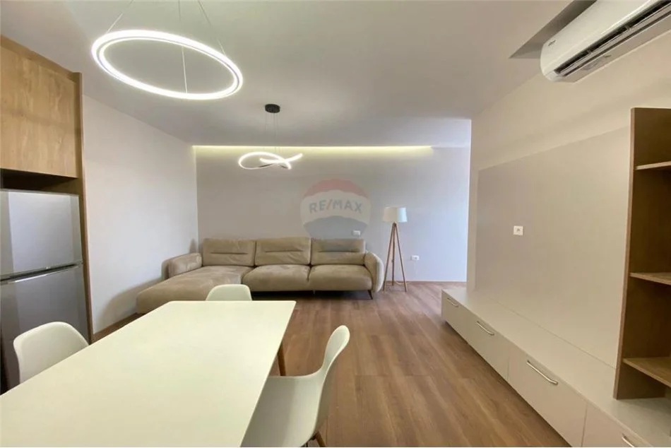 Tirane, jepet me qera apartament 2+1 Kati 10, 87 m² 850 € (Rruga e Kavajes - Rruga e Kavajës - Globe, Albania)