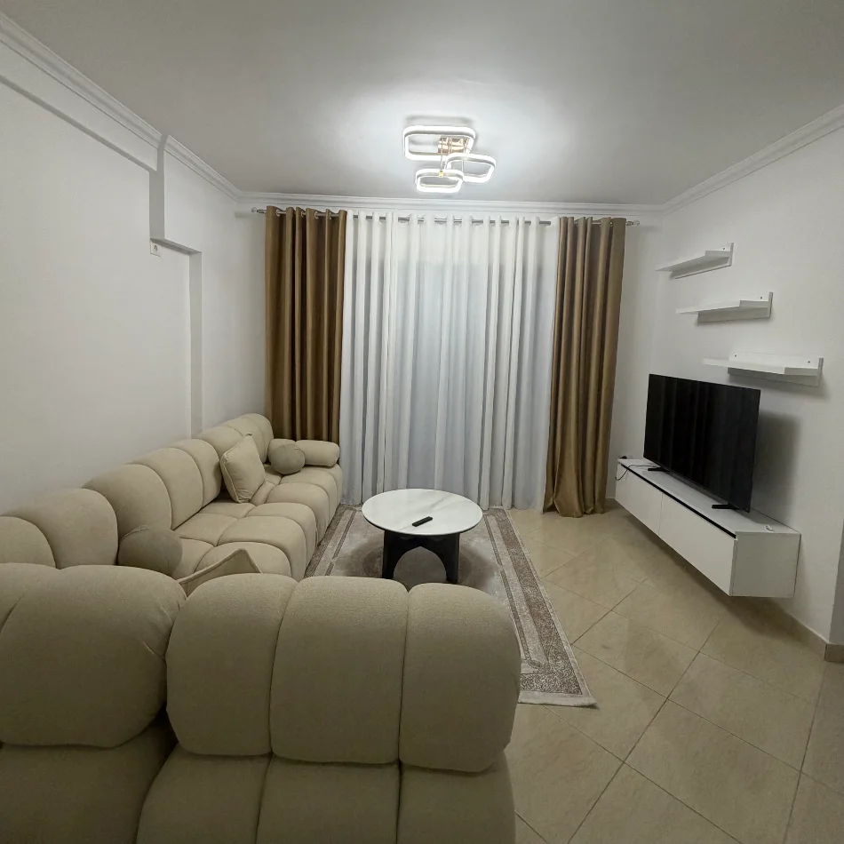 Casa Itala jepet me qera apartament 1+1 Kati 7, 535 € (Rruga pavarsia)