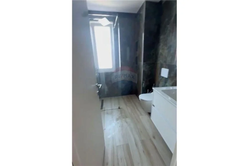 Tirane, jepet me qera apartament 2+1 Kati 3, 114 m² 450 € (rruga pinari - Kopshti Botanik - Pami)