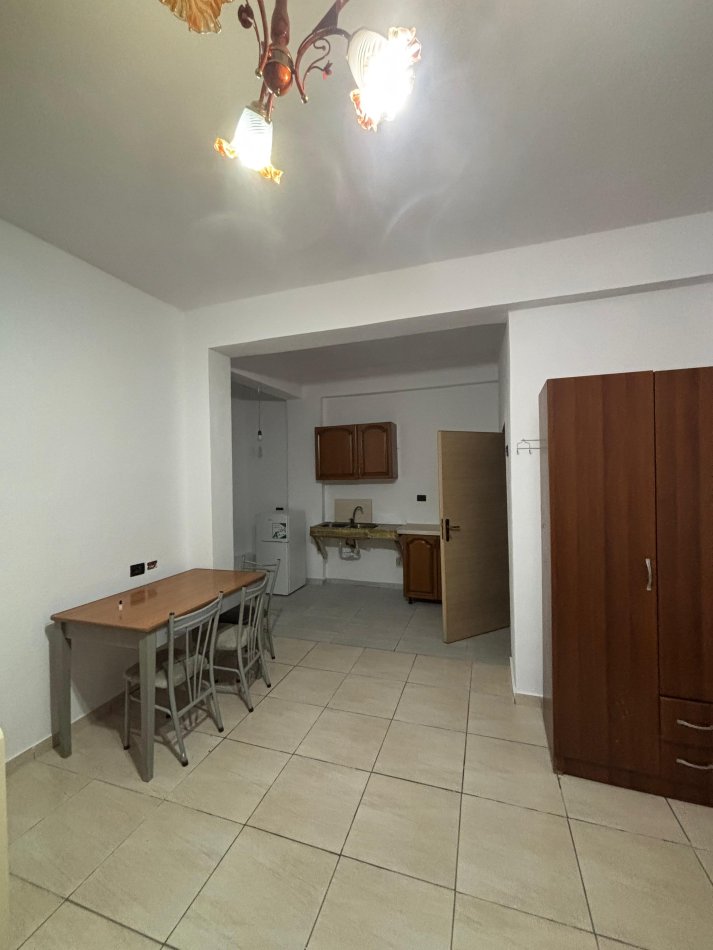 Tirane, jepet me qera garsonier 1+1 Kati 0, 170 € (Rruga Fuat Toptani)
