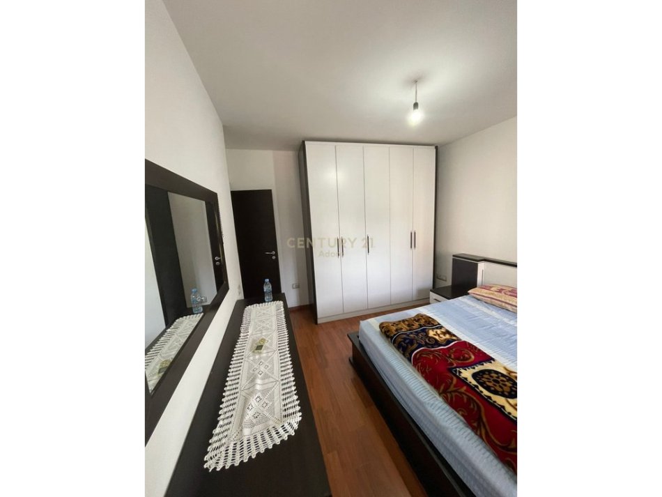 Tirane, jepet me qera apartament 1+1 Kati 4, 55 m² 450 € 