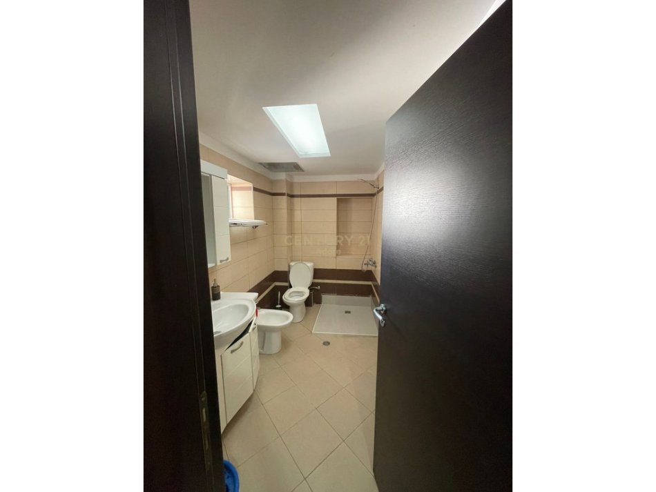 Tirane, jepet me qera apartament 1+1 Kati 4, 55 m² 450 € 