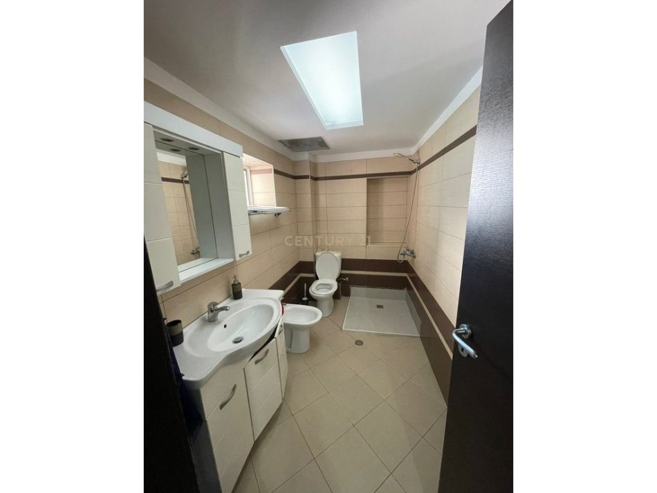 Tirane, jepet me qera apartament 1+1 Kati 4, 55 m² 450 € 