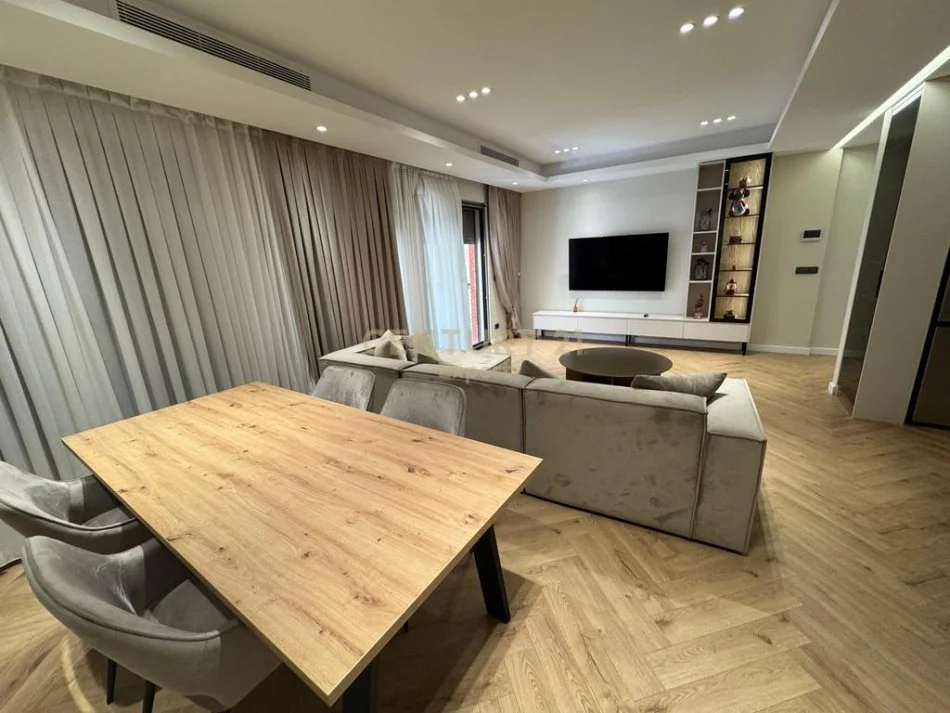 Tirane, jepet me qera apartament 2+1 Kati 5, 130 m² 1.500 € 