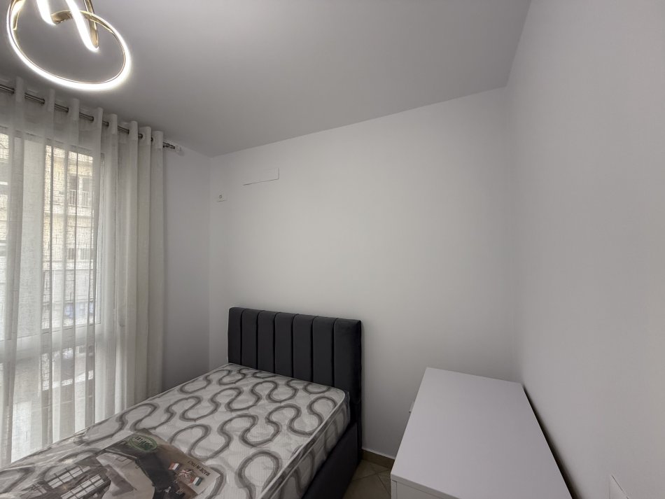 Tirane, jepet me qera apartament 2+1,Rr.Barrikadave,Kati 4, 85 m² 850 €