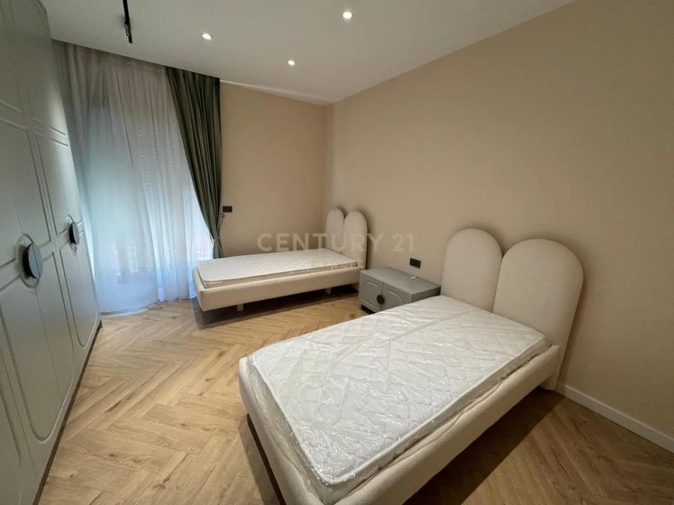 Tirane, jepet me qera apartament 2+1 Kati 5, 130 m² 1.500 € 