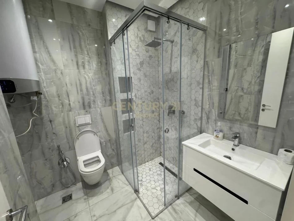 Tirane, jepet me qera apartament 2+1 Kati 5, 130 m² 1.500 € 