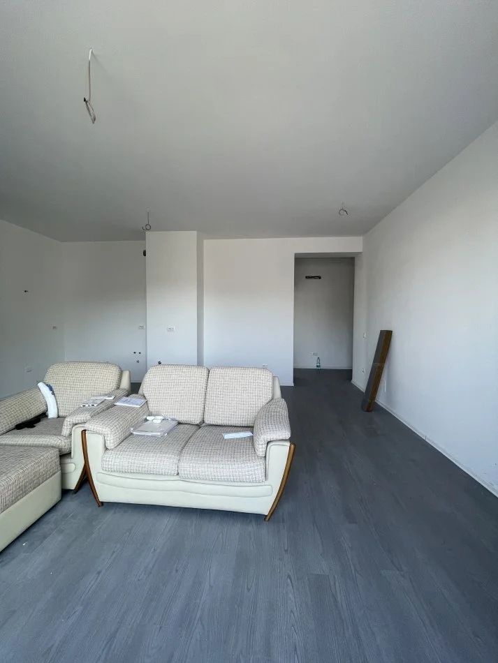 Tirane, jepet me qera apartament 2+1+Ballkon Kati 7, 140 m² 1.000 € (Rruga e kosovareve)