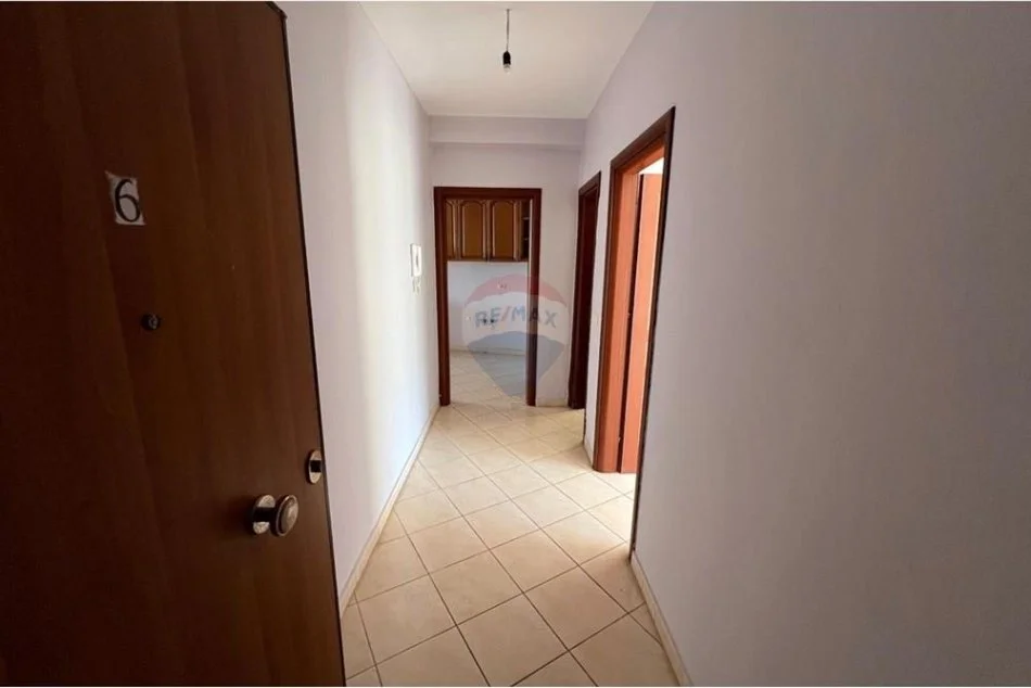 Tirane, shitet apartament 1+1+Ballkon Kati 4, 86 m² 110.000 € (Fresk)