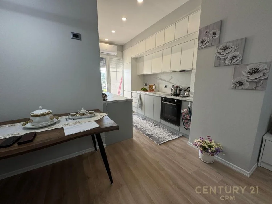 Tirane, shitet apartament 2+1 , 90 m² 129.000 € (Unaza e Re)