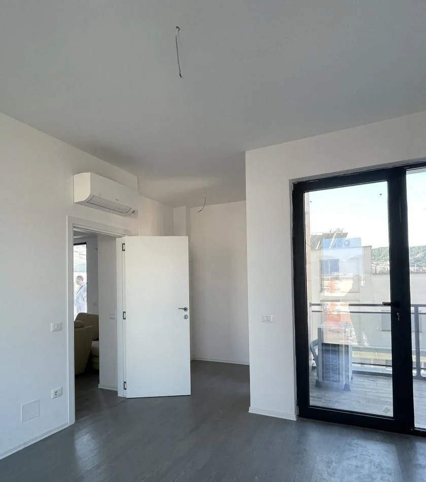 Tirane, jepet me qera apartament 2+1+Ballkon Kati 7, 140 m² 1.000 € (Rruga e kosovareve)