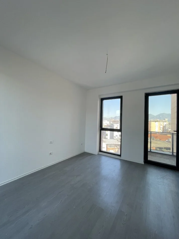 Tirane, jepet me qera apartament 2+1+Ballkon Kati 7, 140 m² 1.000 € (Rruga e kosovareve)