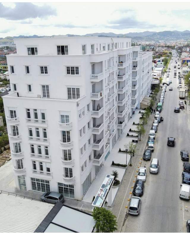 Tirane, jepet me qera dyqan Kati 0, 131 m² 1.000 Euro (Aksi kryesor Tirane - Kamez)