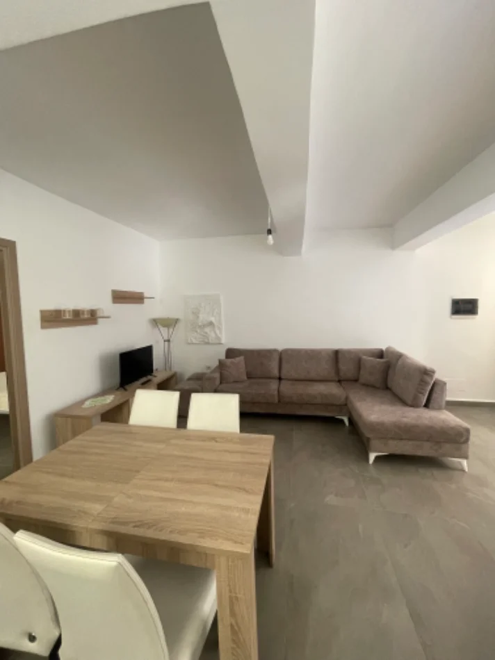 Tirane, jepet me qera apartament 1+1 Kati 0, 350 € 
