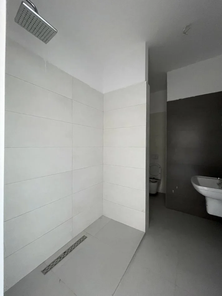 Tirane, jepet me qera apartament 2+1+Ballkon Kati 7, 140 m² 1.000 € (Rruga e kosovareve)