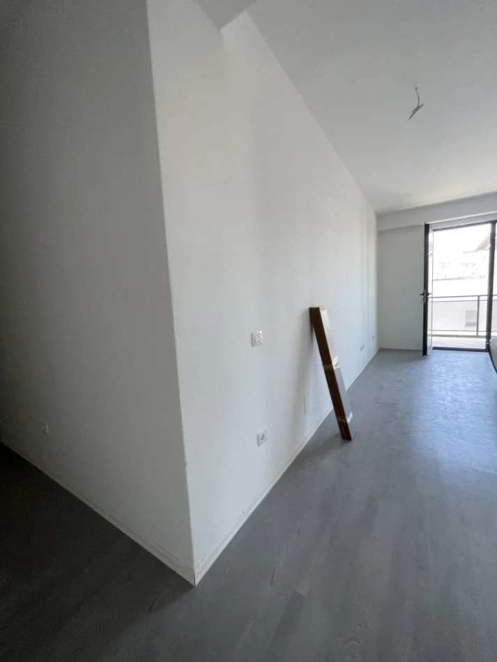 Tirane, jepet me qera apartament 2+1+Ballkon Kati 7, 140 m² 1.000 € (Rruga e kosovareve)