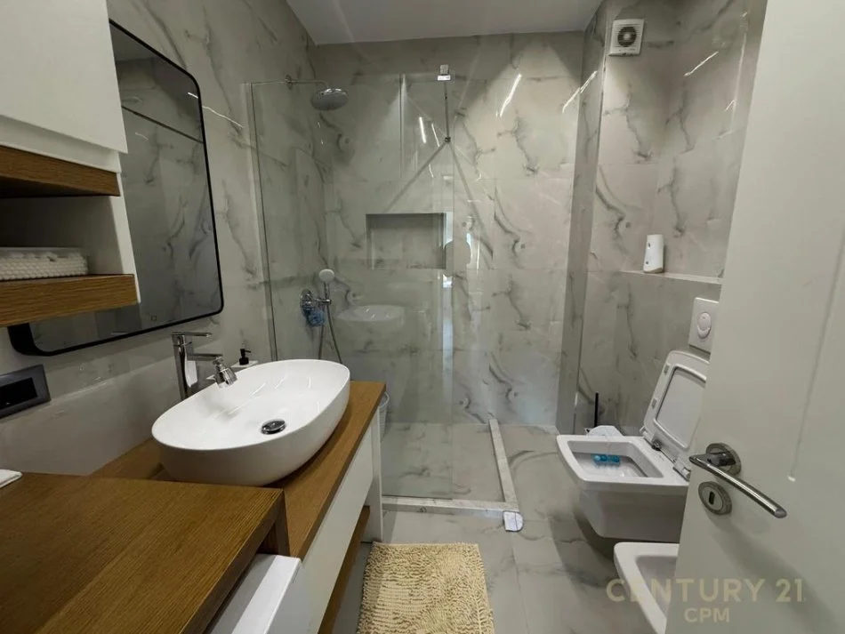 Tirane, shitet apartament 2+1 , 90 m² 129.000 € (Unaza e Re)