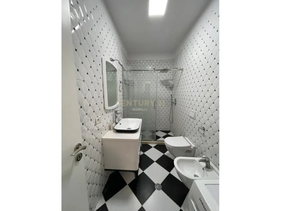 Tirane, jap me qera apartament 1+1 Kati 6, 70 m² 500 € 