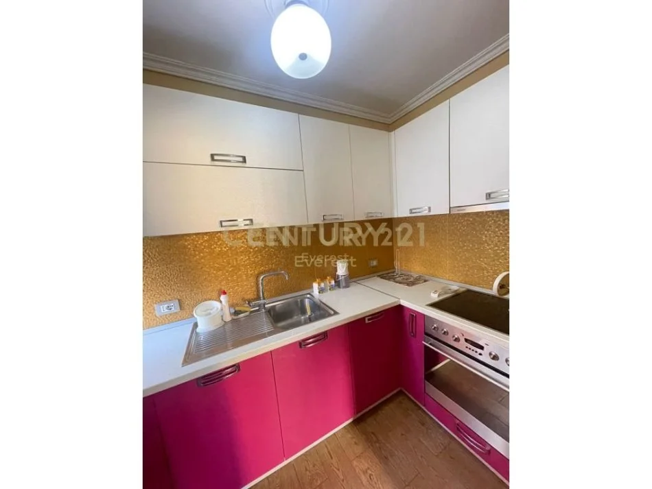 Tirane, jepet me qera apartament 1+1+Ballkon Kati 2, 1 m² 