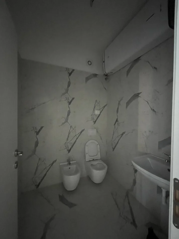 Tirane, jepet me qera apartament 2+1+Ballkon Kati 7, 140 m² 1.000 € (Rruga e kosovareve)