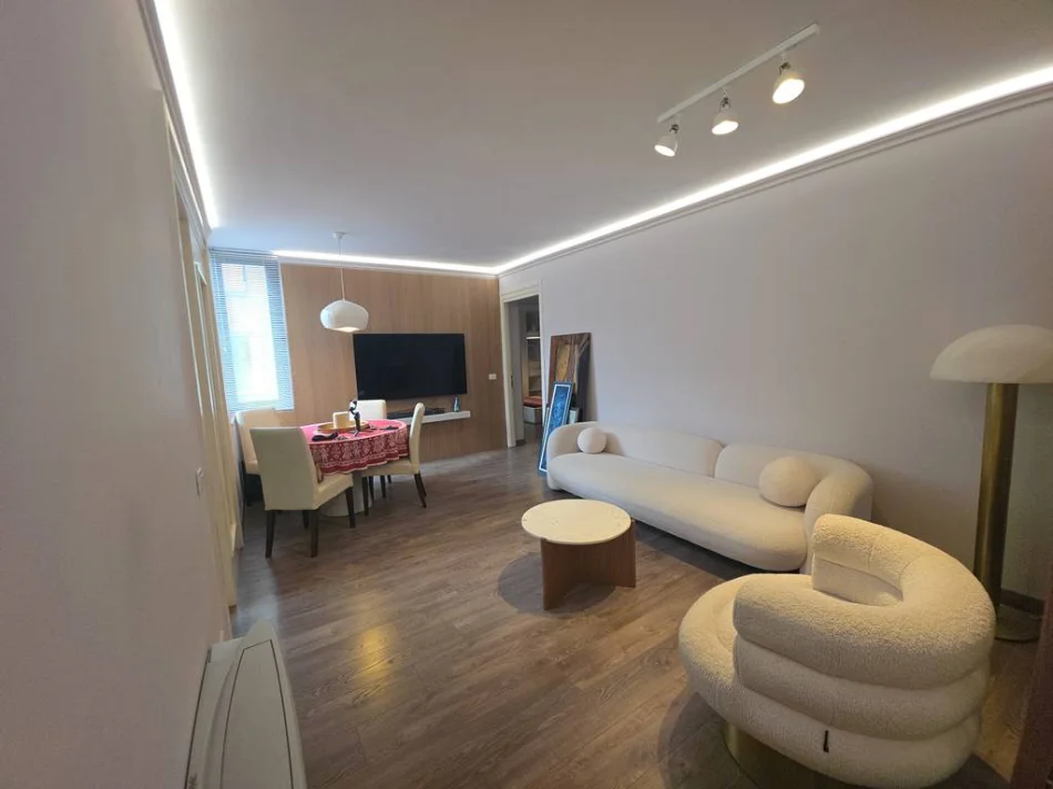 Tirane, jepet me qera apartament 3+1+Ballkon Kati 2, 1.500 € 