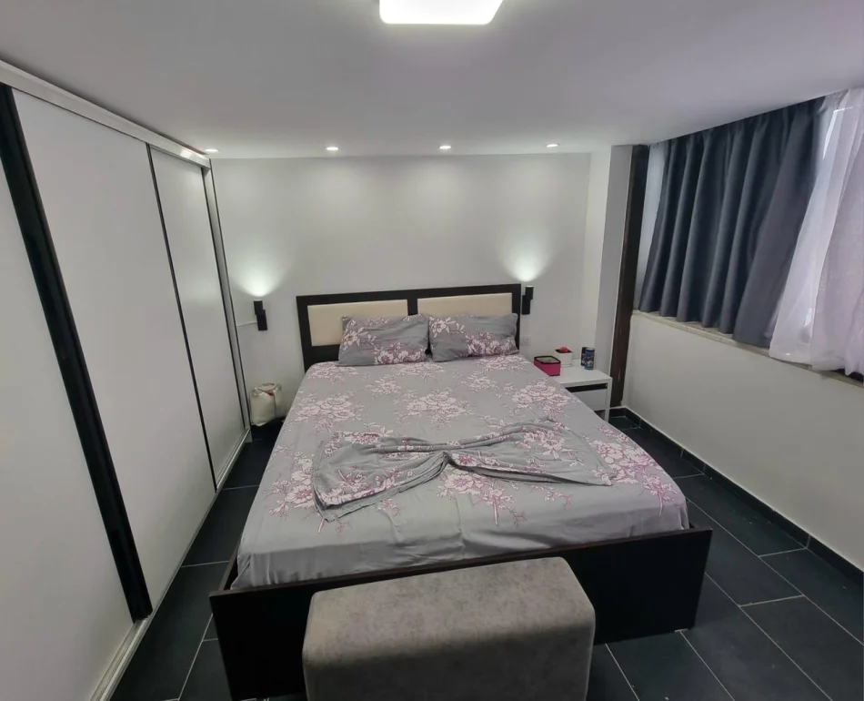 Tirane, shitet garazh | post parkimi Kati 1, 90 m² 130.000 € (Dupleks 2 1 Selite)