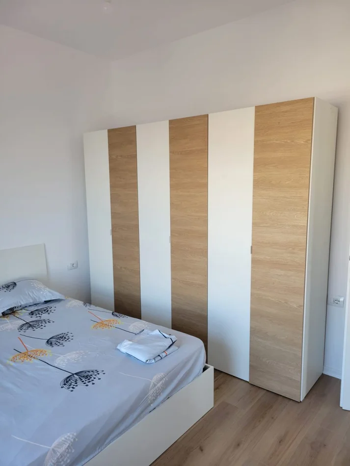 Tirane, jepet me qera apartament 1+1 Kati 6, 50 m² 350 € (Ali Demi)