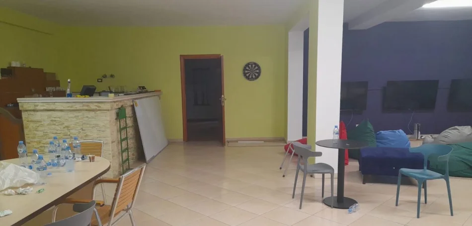 Tirane, jepet me qera ambjent biznesi Kati 1, 188 m² 1700 € (Bill Clinton Street)