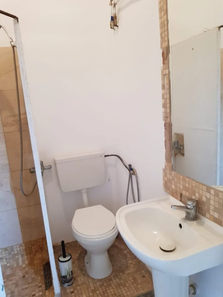 Tirane, jepet me qera apartament 2+1 Kati 2, 41 m² 500 € (Garzoniere Qender)