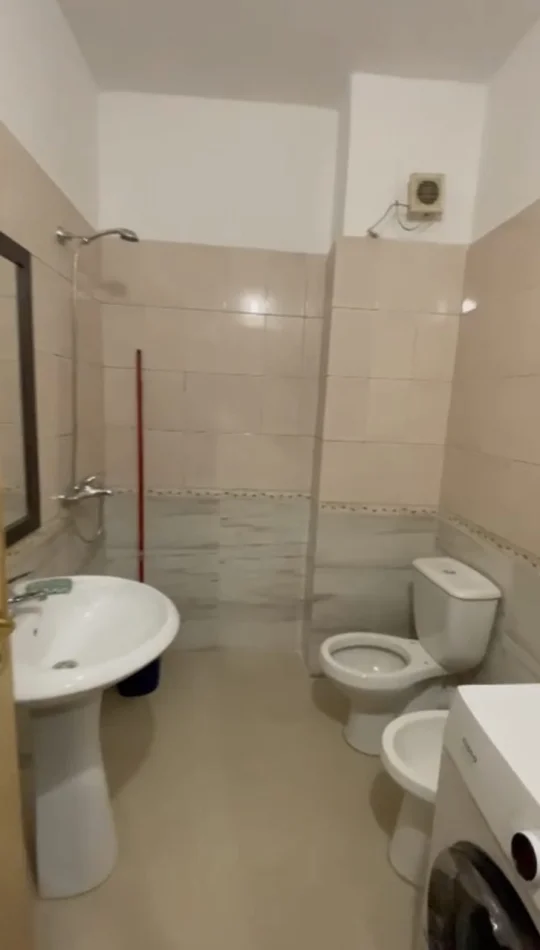 Tirane, jepet me qera apartament 1+1 Kati 3, 60 m² 350 € (Fresku)