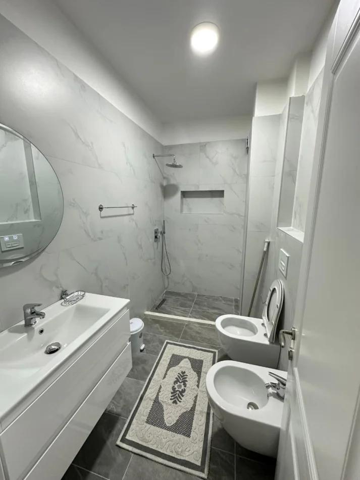 Tirane, jepet me qera apartament 2+1 Kati 1, 108 m² 700 € (700 €/muaj)