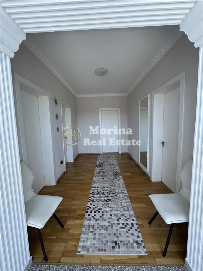 Tirane, jepet me qera apartament 3+1 Kati 1, 370 m² 1.500 € (Laknas)