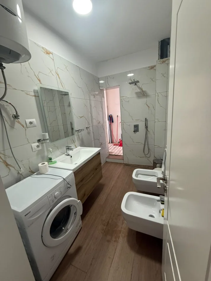 Tirane, jepet me qera apartament 1+1 Kati 3, 65 m² 480 € (Rruga Don Bosko)