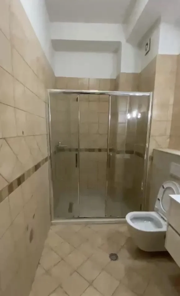 Tirane, jepet me qera apartament 1+1 Kati 1, 90 m² 550 € (Botanical Garden of Tirana)