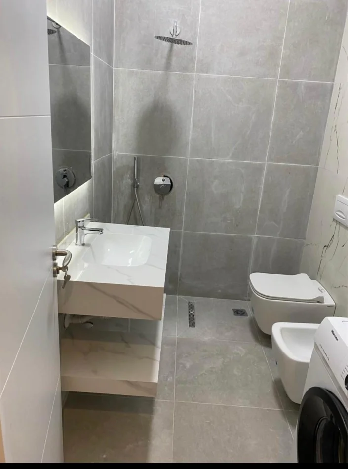 Tirane, jepet me qera apartament 2+1 Kati 3, 90 m² 500 € (Farkë)