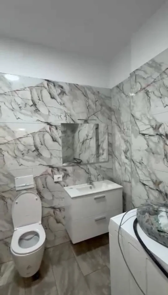 Tirane, jepet me qera apartament 2+1 Kati 4, 100 m² 620 € (Rruga 5 Maji)