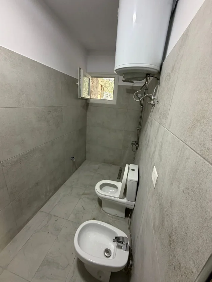 Tirane, jepet me qera apartament 2+1 Kati 1, 90 m² 450 € (Shkozë)