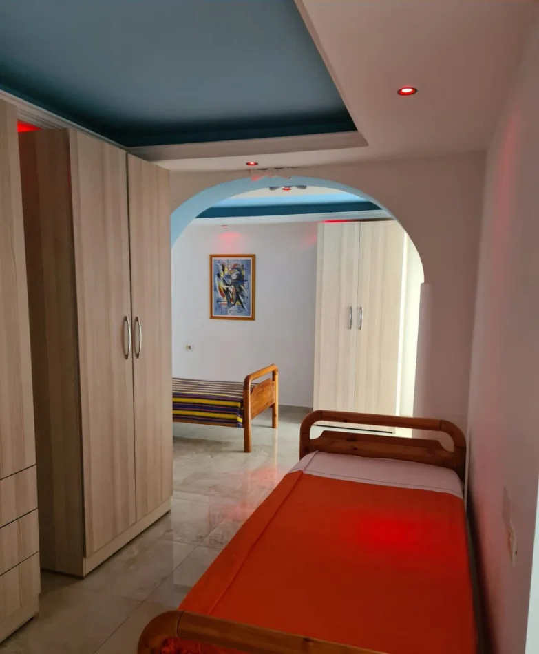 Tirane, jepet me qera apartament 2+1 Kati 1, 90 m² 500 € (Embassy of the United States)