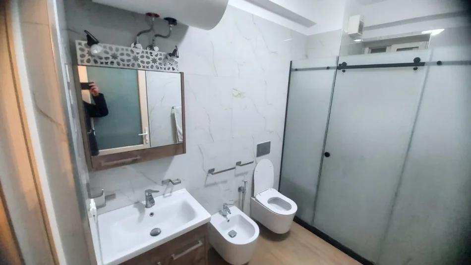 Tirane, jepet me qera apartament 2+1 Kati 4, 95 m² 450 € (Astir)