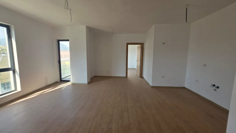 Tirane, jepet me qera apartament 2+1 Kati 2, 100 m² 500 € (Zgara 5 Maj)