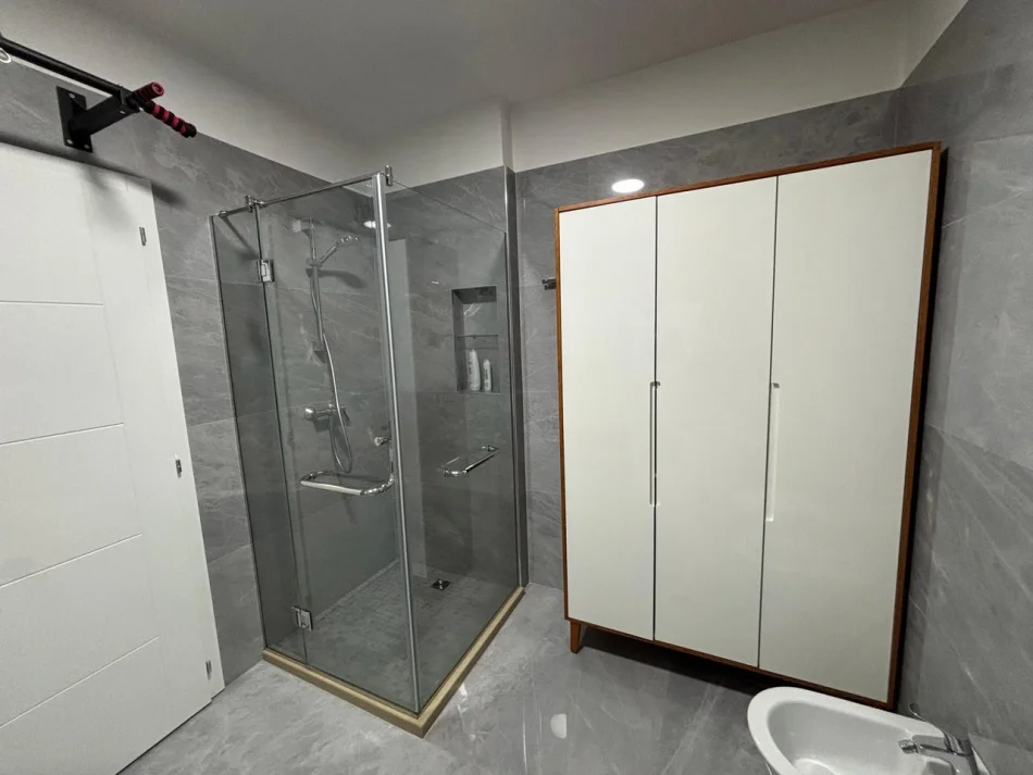 Tirane, jepet me qera apartament 1+1 Kati 9, 53 m² 440 € (Vilat Gjermane)