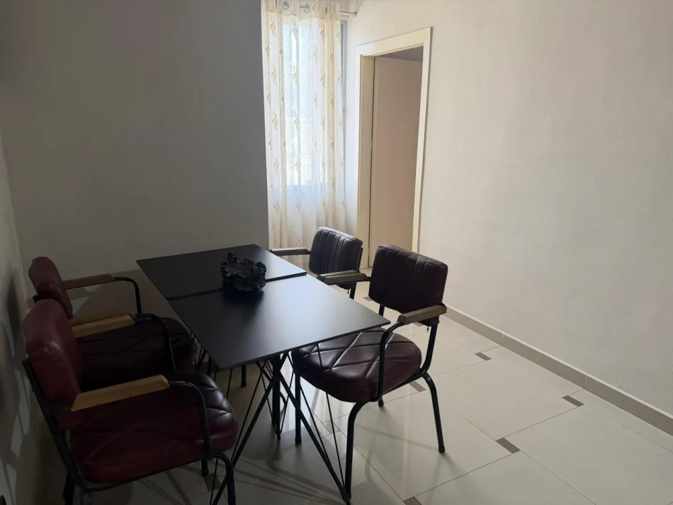 Tirane, jepet me qera apartament 2+1 Kati 2, 80 m² 450 € (Sauk)