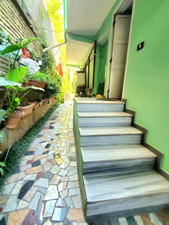 Tirane, jepet me qera apartament 2+1 Kati 2, 100 m² 550 € (Rruga e Durrësit)