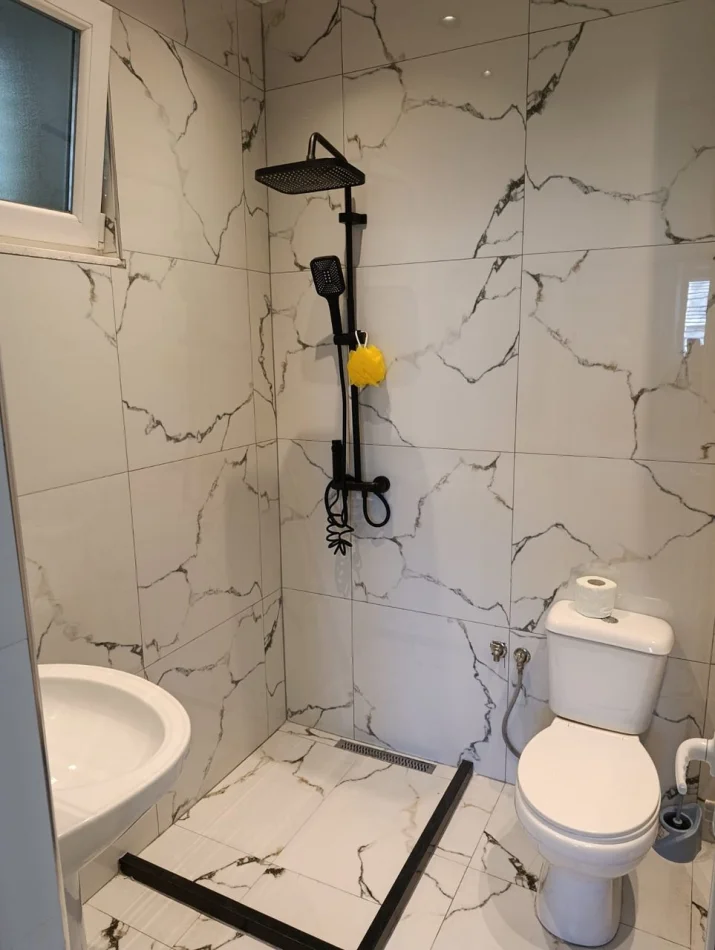 Tirane, jepet me qera apartament 1+1 Kati 1, 70 m² 500 € (Spitali Amerikan 2)