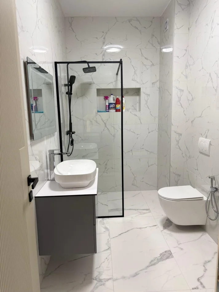 Tirane, jepet me qera apartament 1+1 Kati 3, 65 m² 450 € (Paskuqan)