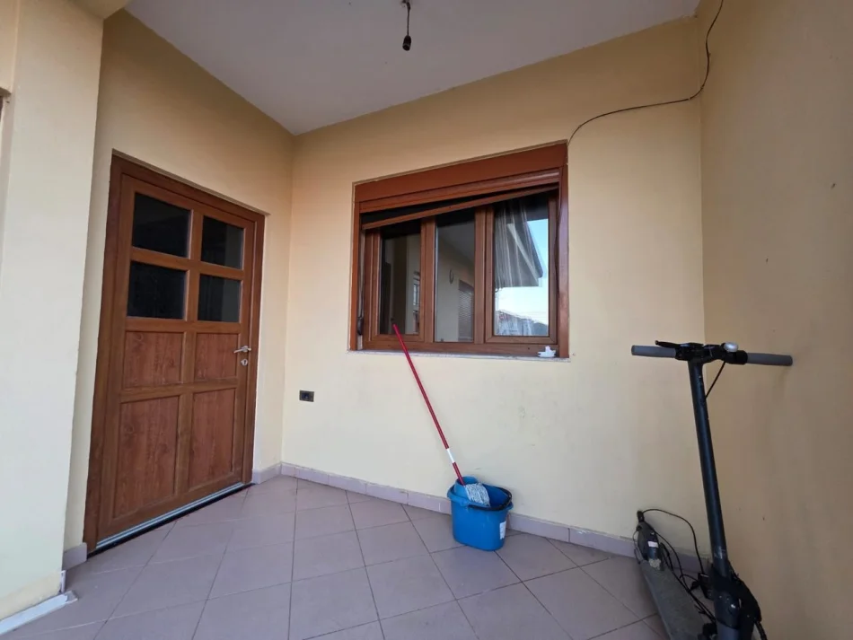 Tirane, jepet me qera apartament 1+1 Kati 2, 70 m² 300 € (Sauk)