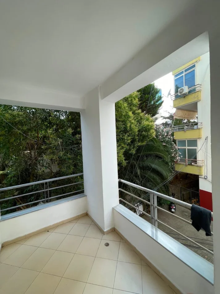 Tirane, jepet me qera apartament 2+1 Kati 2, 90 m² 500 € (Fusha Ali Demi)